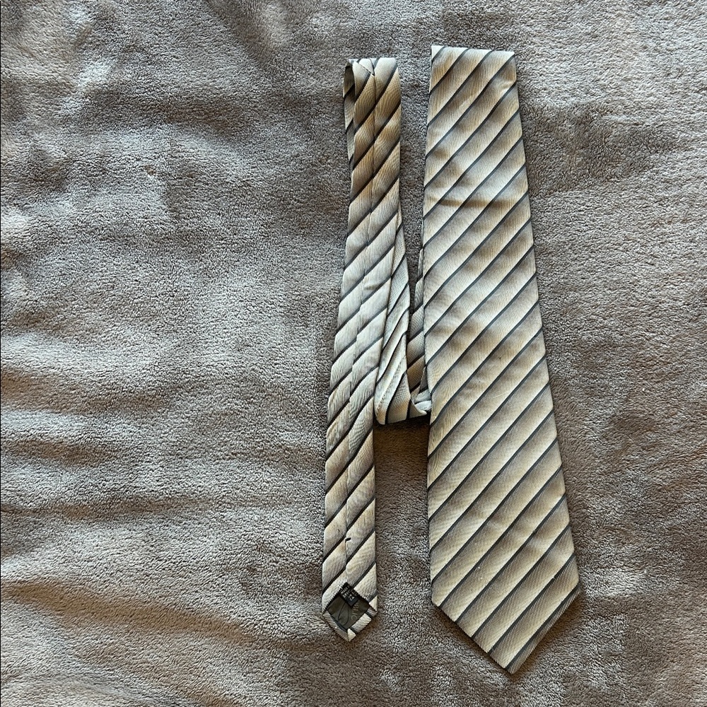 Banana Republic Diagonal Striped Tie in Cream and Gray
